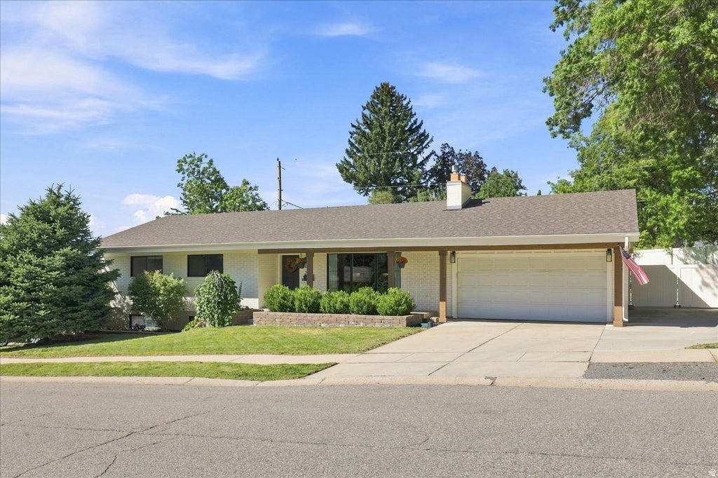 Photo of 3661 E SPRUCE DR, Salt Lake City, UT 84124 (MLS # 2183999)