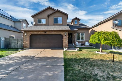 Photo of 2957 E LOOKOUT DR, Eagle Mountain, UT 84005 (MLS # 2152460)