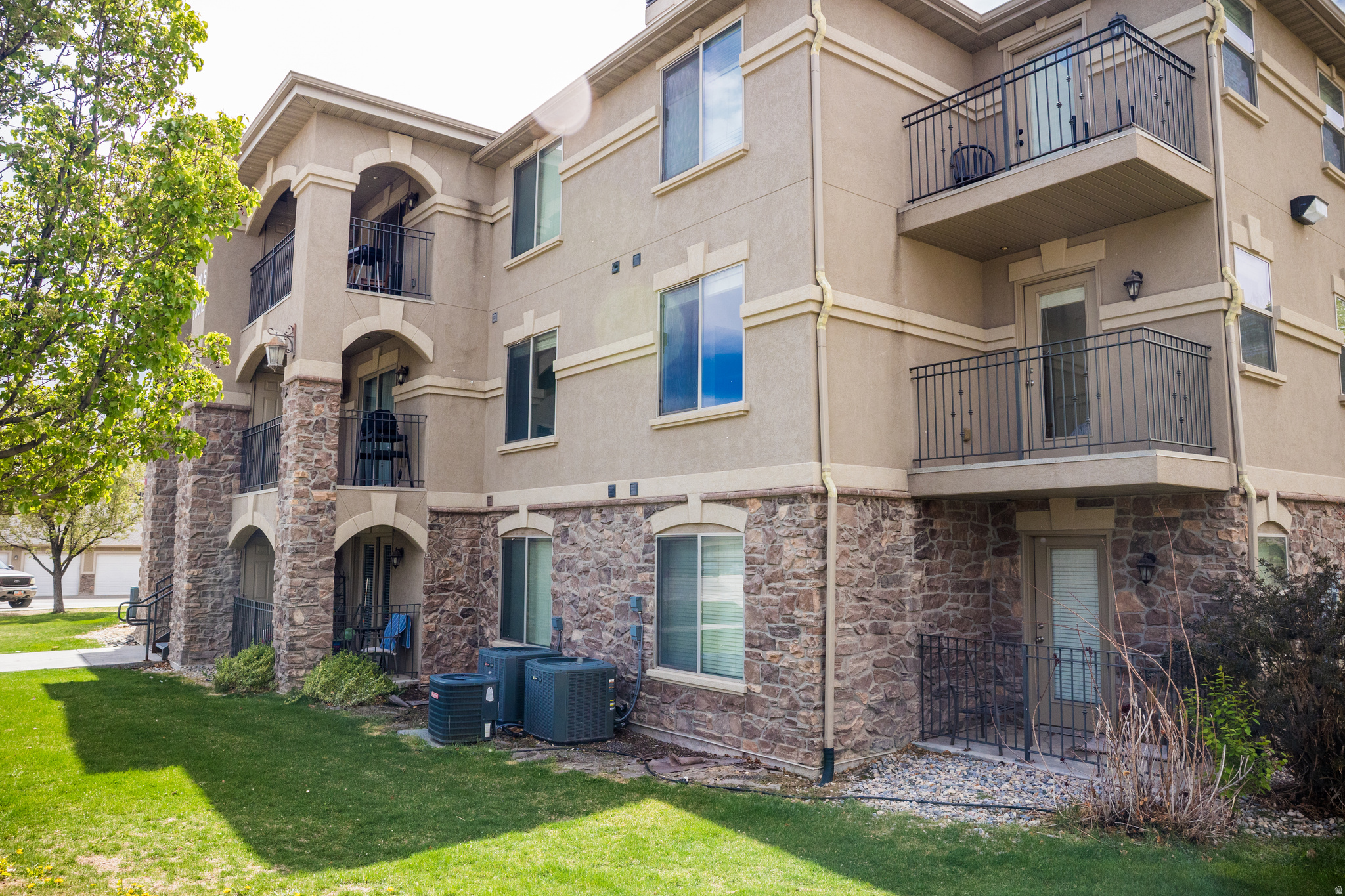 SILVER PINES CONDOMUNIUMS - Residential