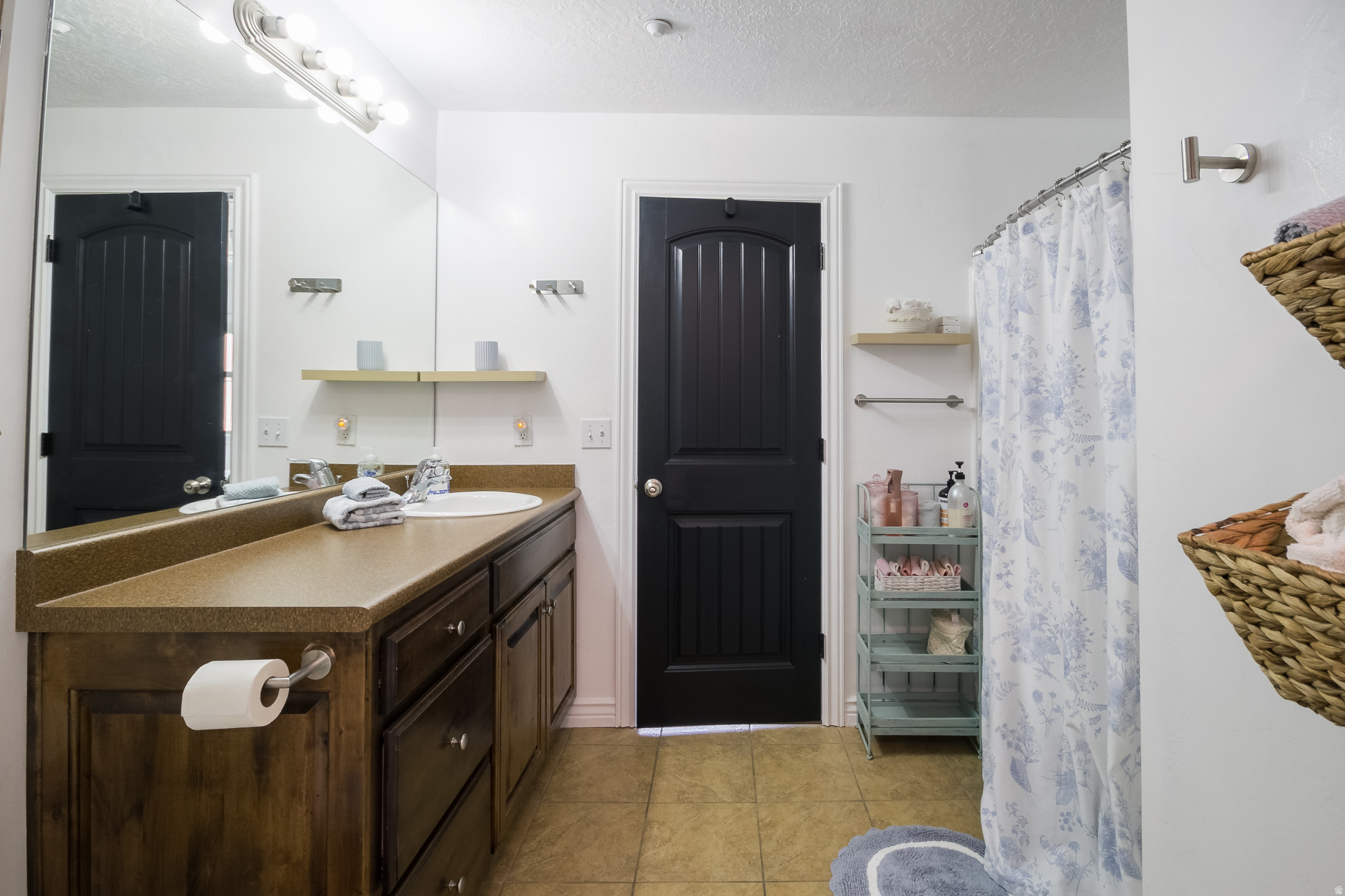 SILVER PINES CONDOMUNIUMS - Residential