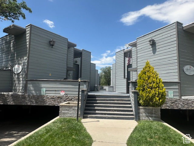 FRENCH COURT CONDMN - Residential