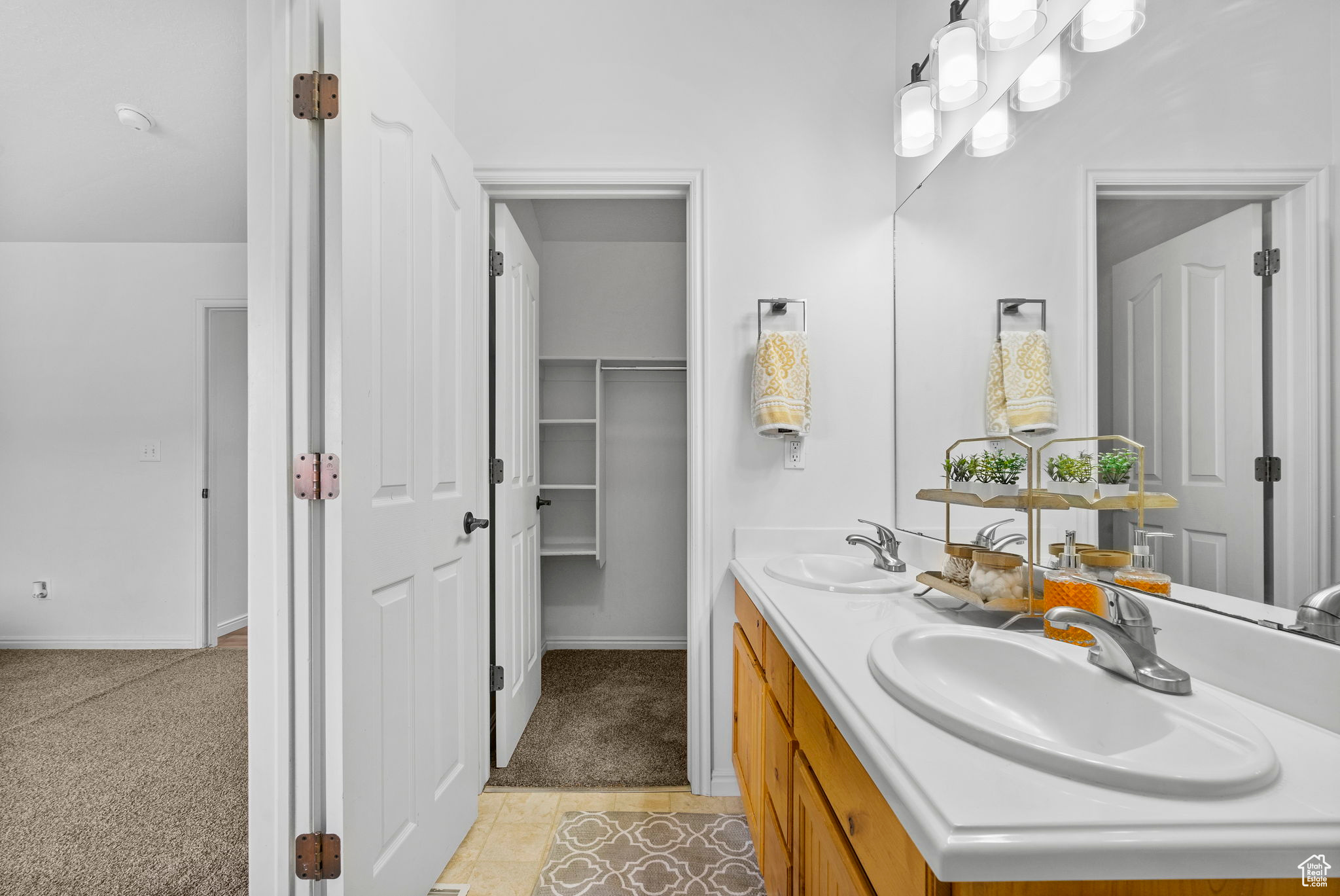 Eagle Mountain, Utah 84005, United States, 6 Bedrooms Bedrooms, ,3 BathroomsBathrooms,Residential,Pending,101108