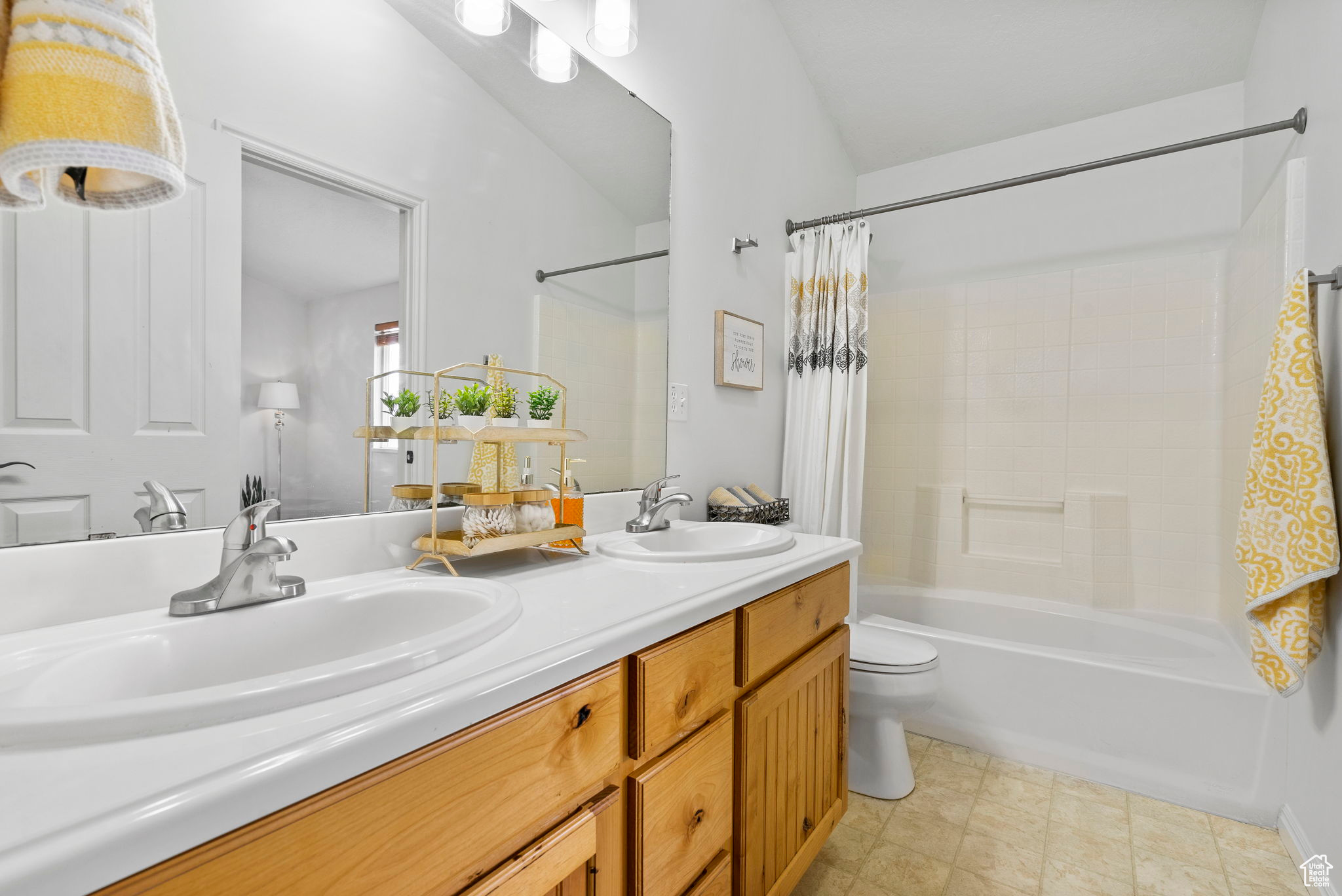 Eagle Mountain, Utah 84005, United States, 6 Bedrooms Bedrooms, ,3 BathroomsBathrooms,Residential,Pending,101108