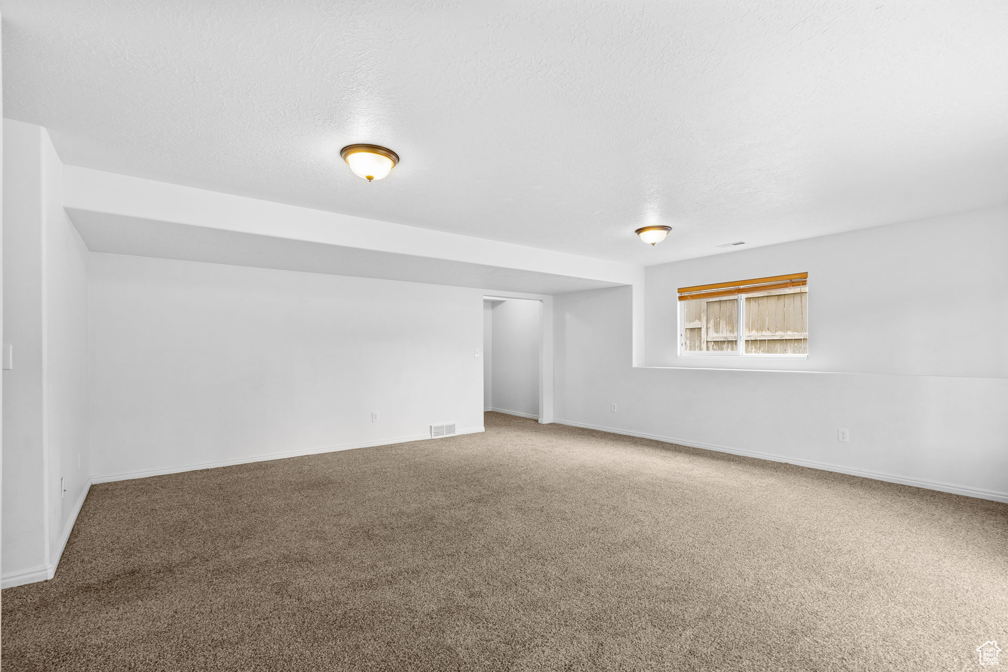 Eagle Mountain, Utah 84005, United States, 6 Bedrooms Bedrooms, ,3 BathroomsBathrooms,Residential,Pending,101108