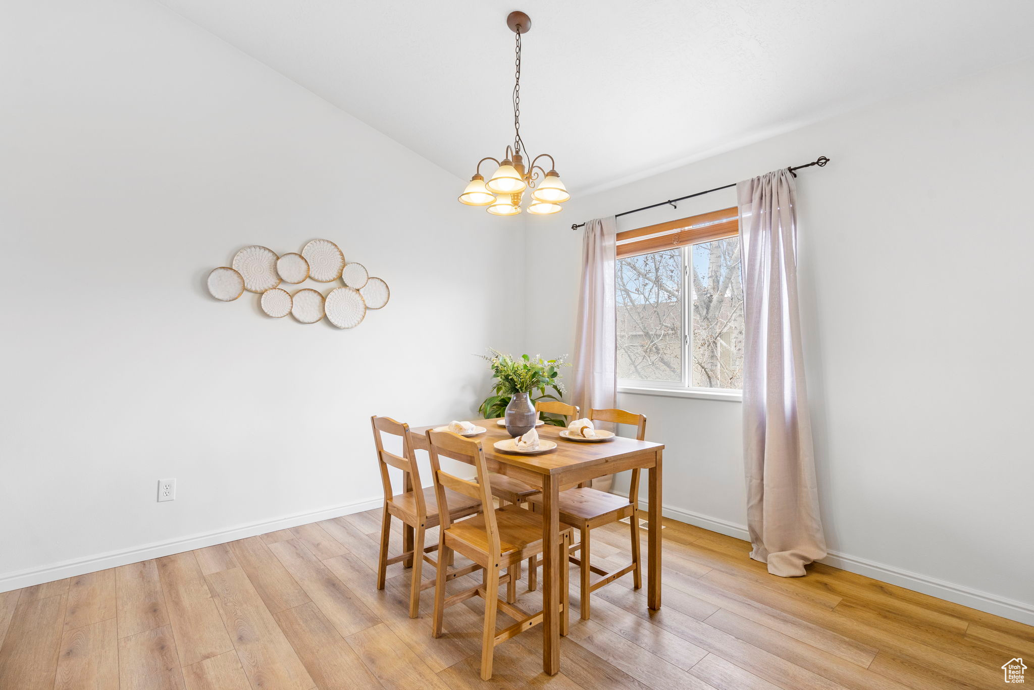 Eagle Mountain, Utah 84005, United States, 6 Bedrooms Bedrooms, ,3 BathroomsBathrooms,Residential,Pending,101108