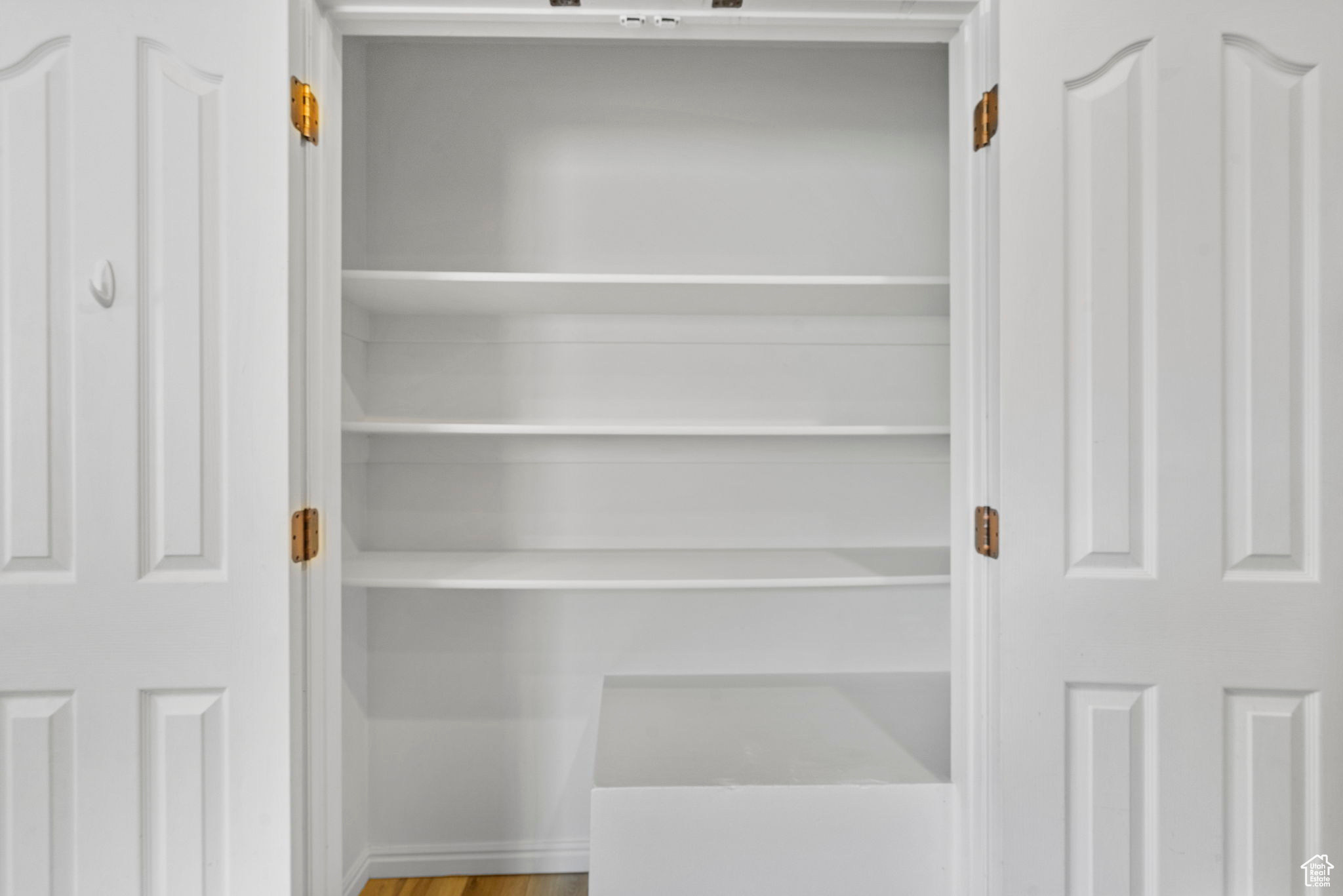 Eagle Mountain, Utah 84005, United States, 6 Bedrooms Bedrooms, ,3 BathroomsBathrooms,Residential,Pending,101108