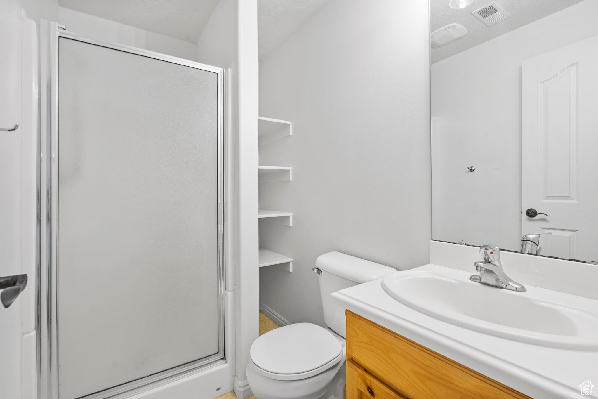 Eagle Mountain, Utah 84005, United States, 6 Bedrooms Bedrooms, ,3 BathroomsBathrooms,Residential,Pending,101108