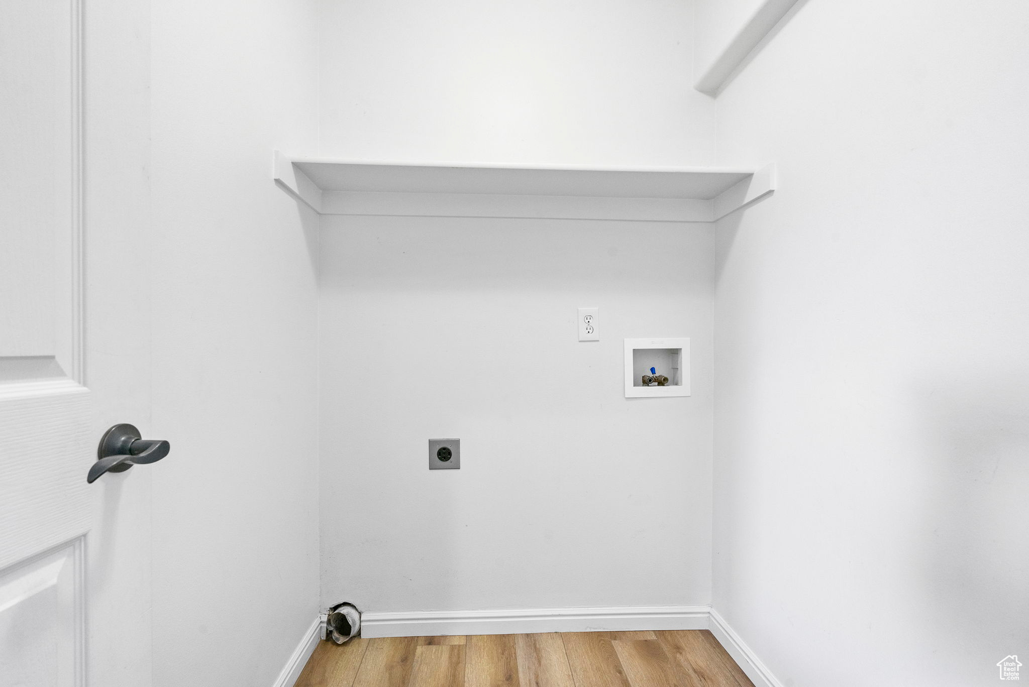 Eagle Mountain, Utah 84005, United States, 6 Bedrooms Bedrooms, ,3 BathroomsBathrooms,Residential,Pending,101108