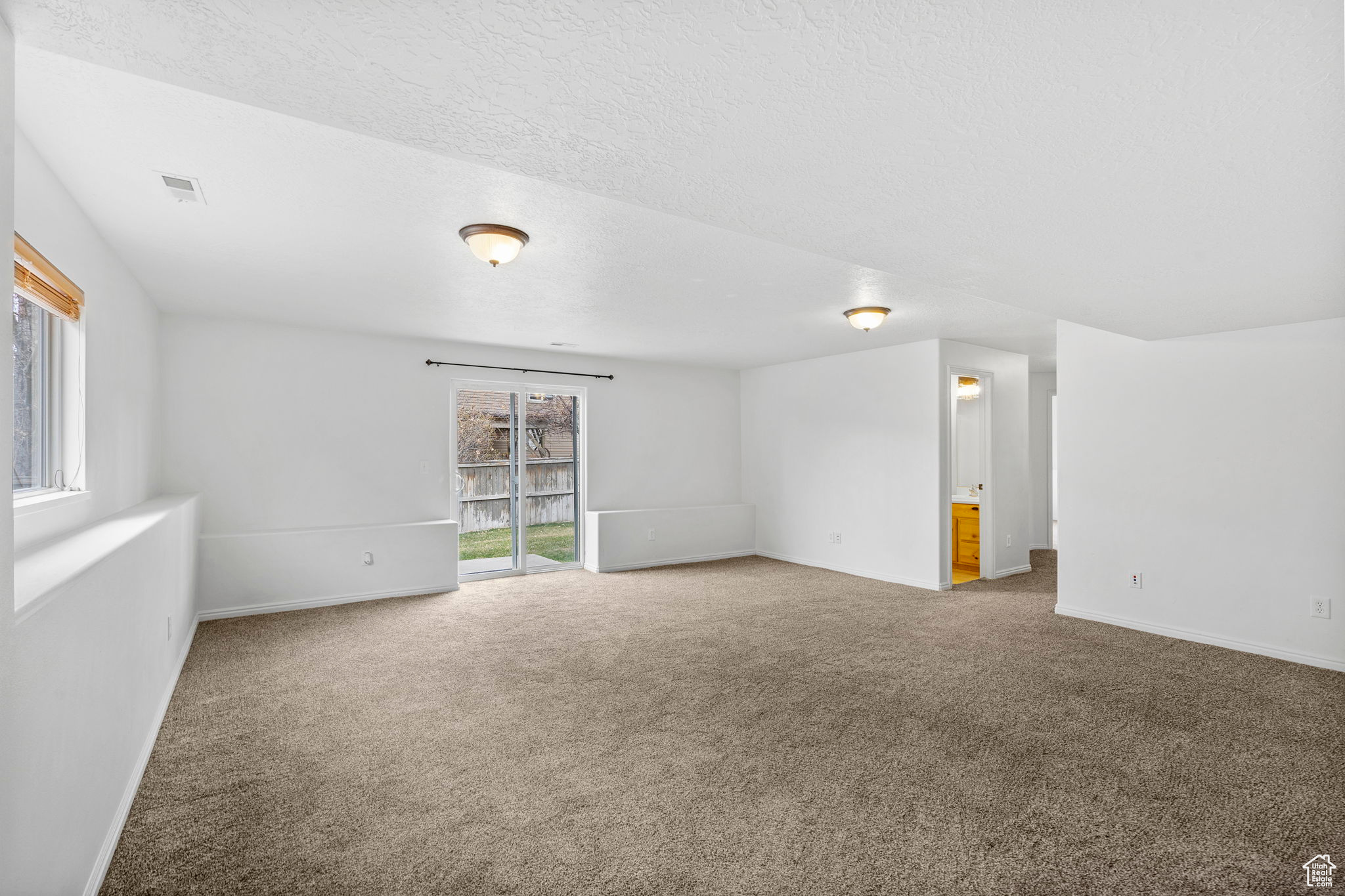 Eagle Mountain, Utah 84005, United States, 6 Bedrooms Bedrooms, ,3 BathroomsBathrooms,Residential,Pending,101108