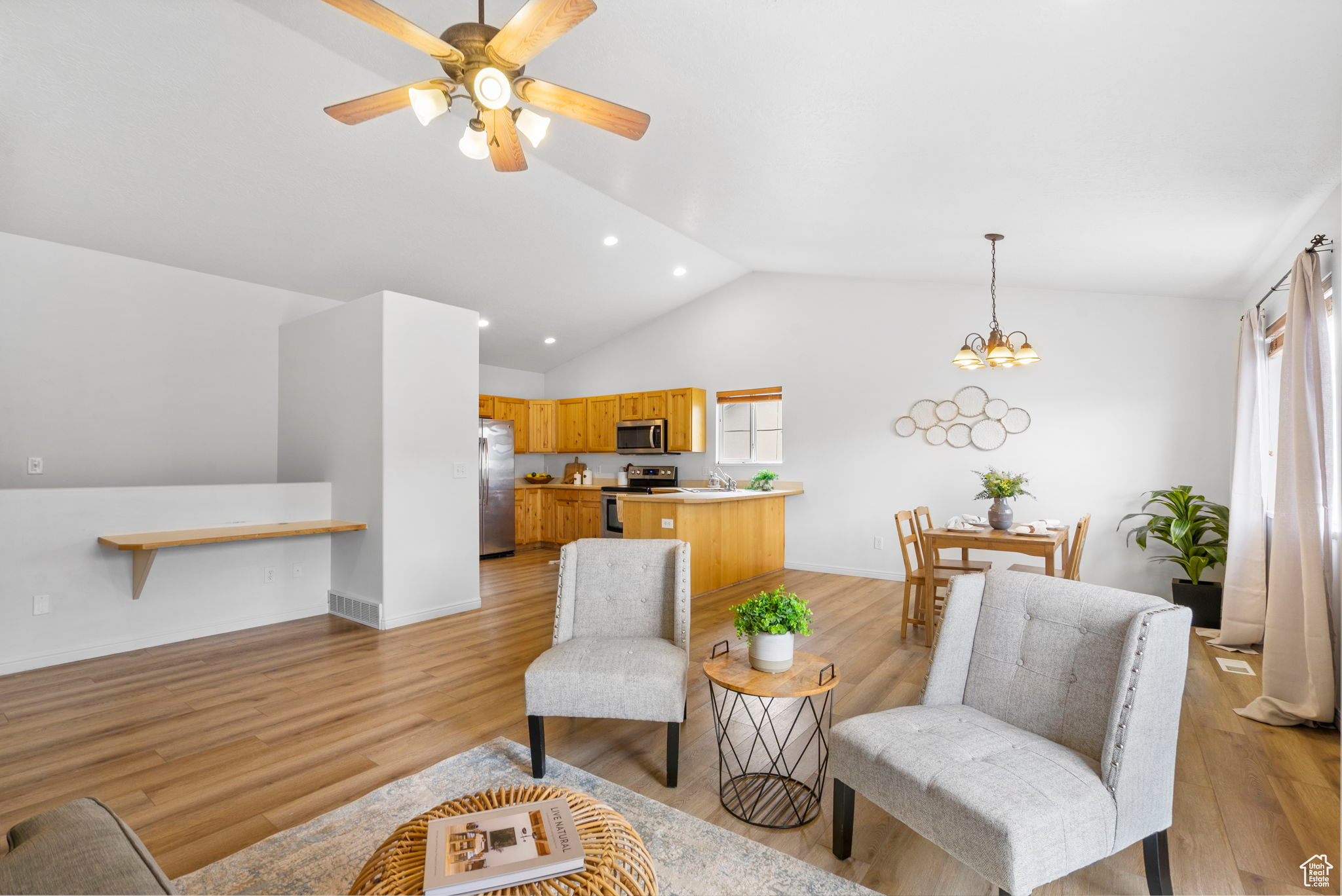 Eagle Mountain, Utah 84005, United States, 6 Bedrooms Bedrooms, ,3 BathroomsBathrooms,Residential,Pending,101108