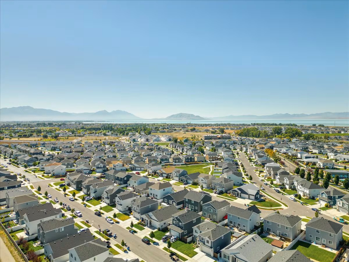 BRIDGEPORT AT WATERS EDGE - Residential