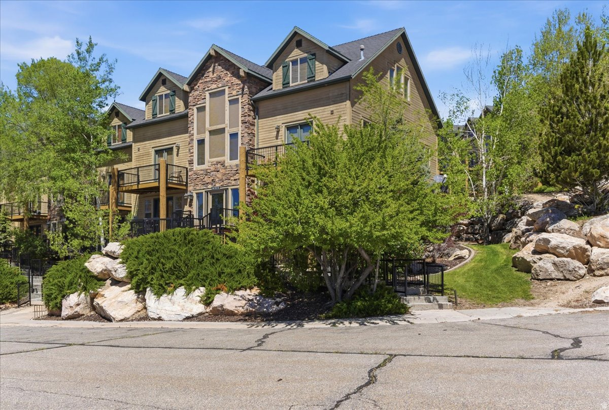 MOOSE HOLLOW - Residential