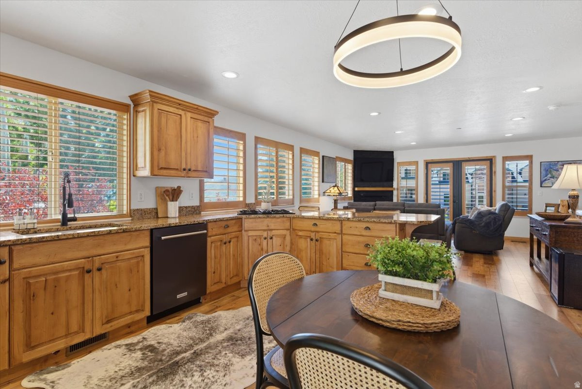 MOOSE HOLLOW - Residential