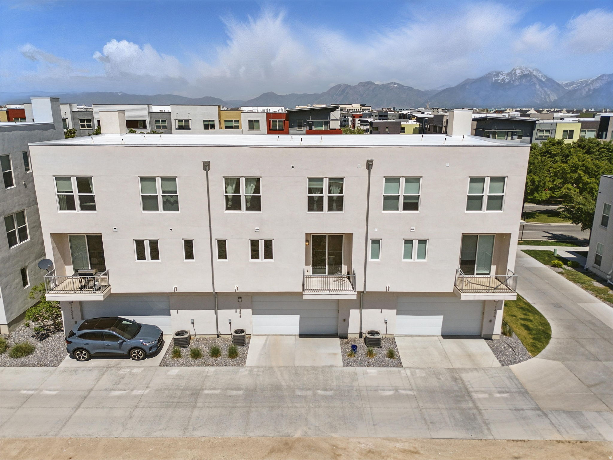 DAYBREAK - Residential