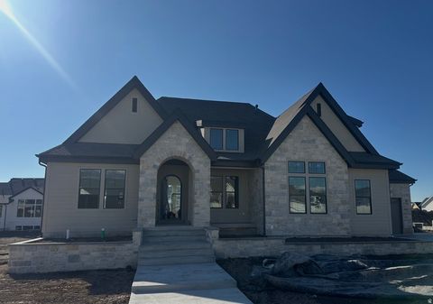 51 N HAYFIELD CIR Kaysville UT 84037