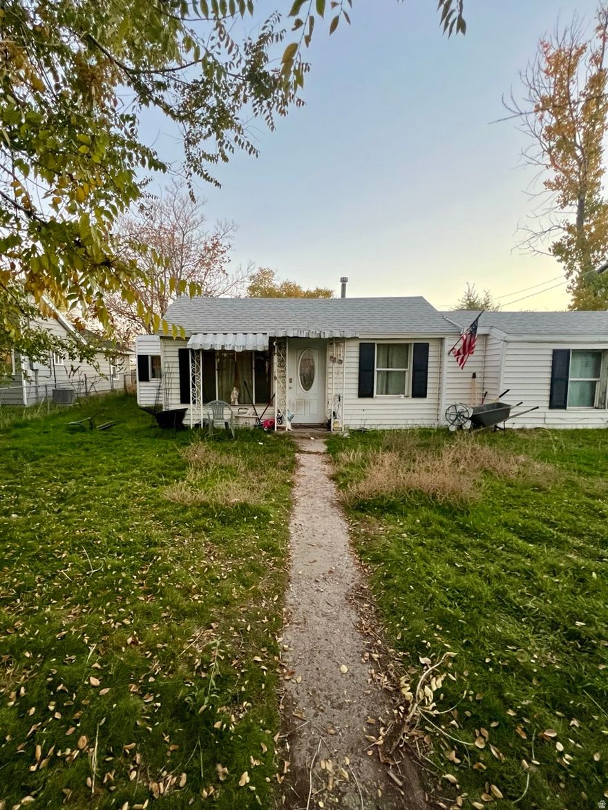 This Ogden home has great potential and is ready for its new owner. Featuring convenient single-level living, this home could be an ideal starter home or investment opportunity for the right buyer. Don't miss this opportunity to own an affordable home in Ogden!