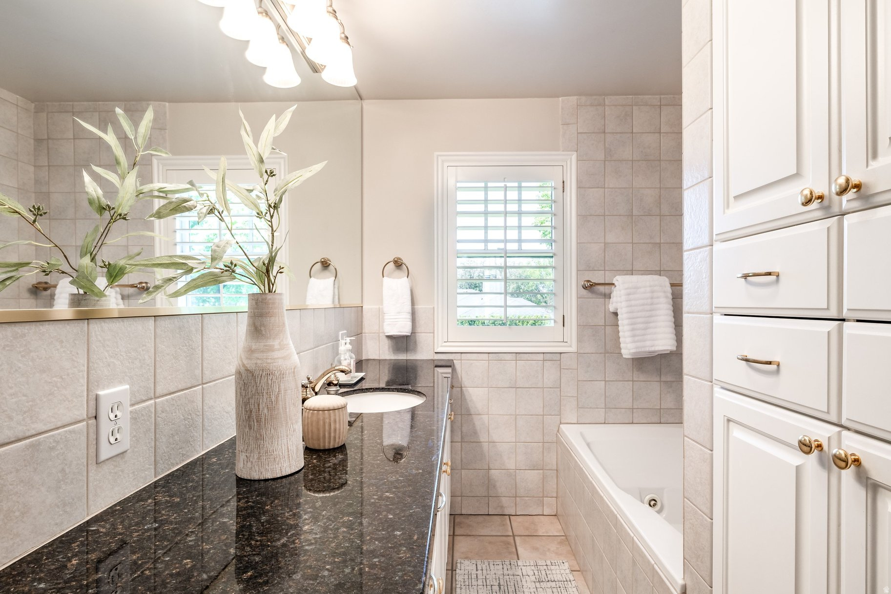 COLONIAL VIEW - Residential