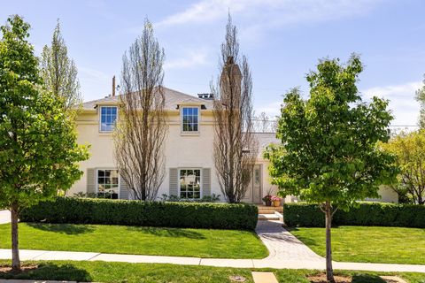 Photo of 2390 E BERNADINE DR, Salt Lake City, UT 84109 (MLS # 2152566)