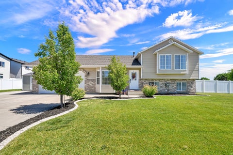 Homes For Sale - 4844 S Midland Dr<br/> Roy, UT 84067