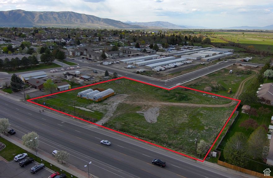 Prime Commercial Property. Great location. Across the street from Mt. View Hospital, Professional Offices and Parkway Health and Rehad. Close to the new Loafer Mountain PKWY for easy access to I-15.