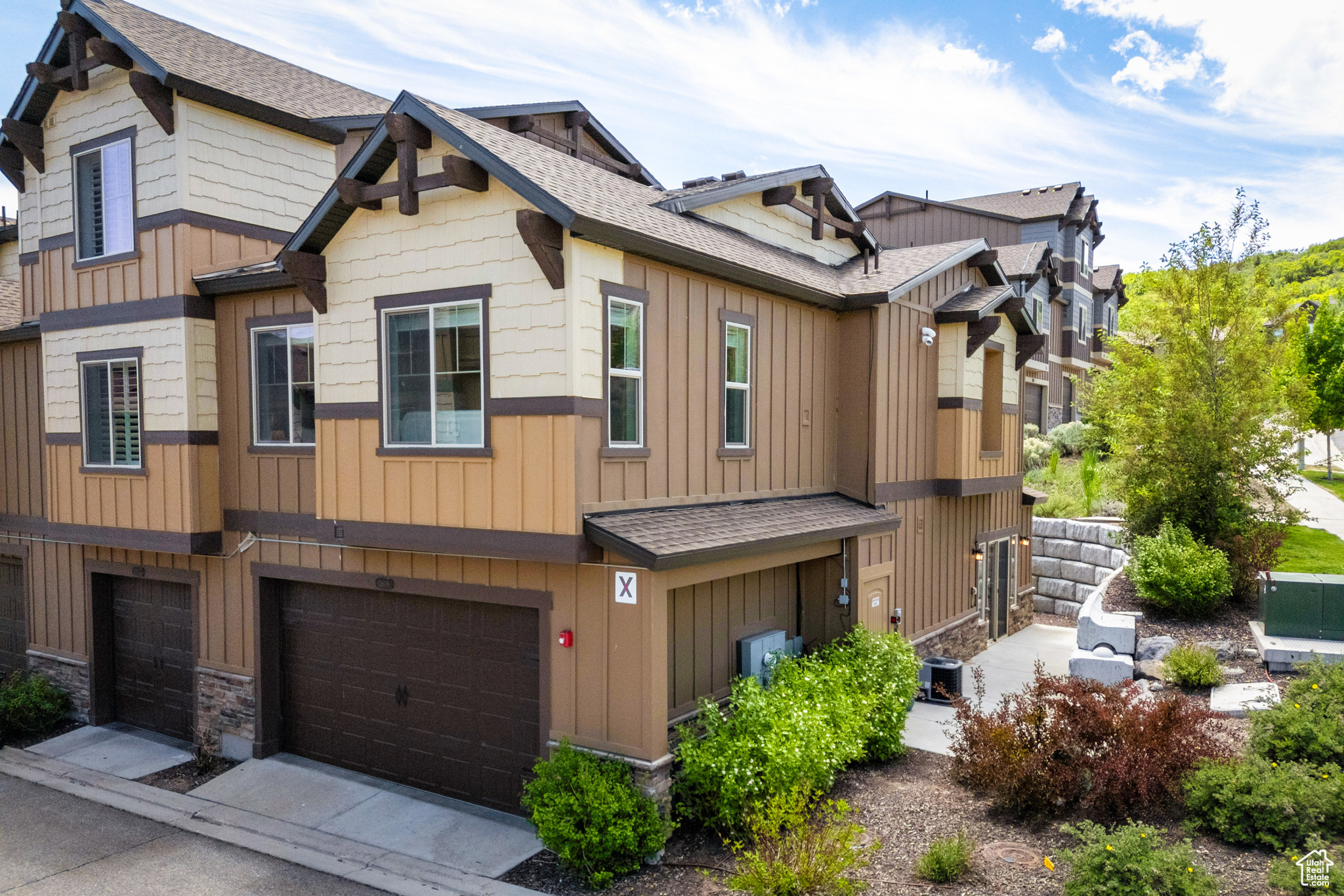 PARK'S EDGE - Residential