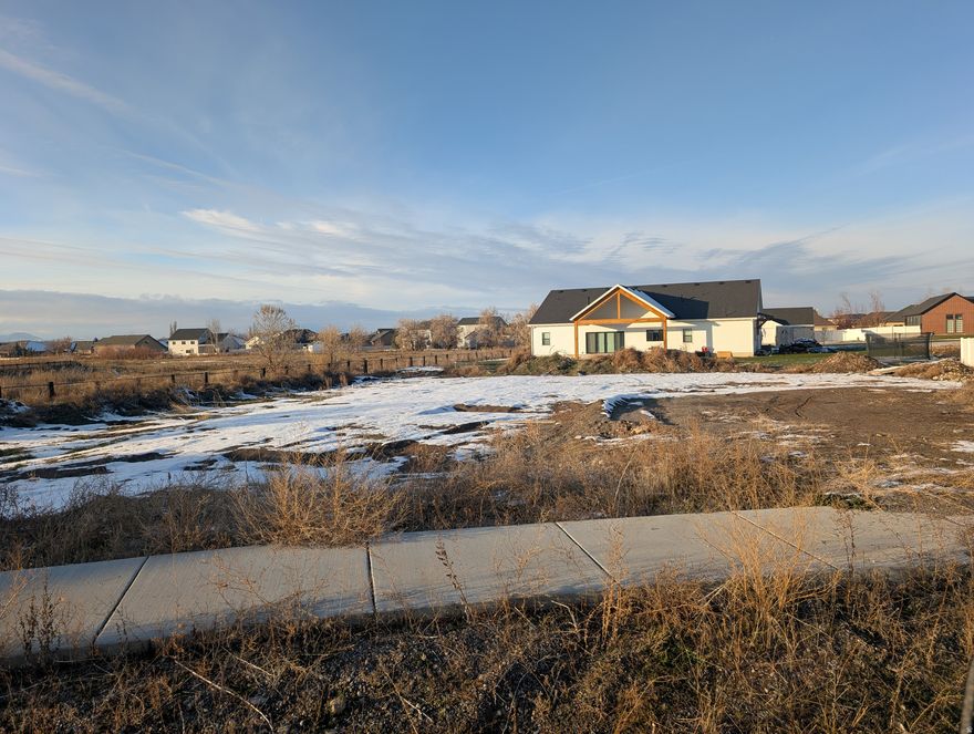 Incredible half acre building lot for sale in Nibley! Can work with builder to design your own plan or pick from one of theirs. Or Bring your own builder