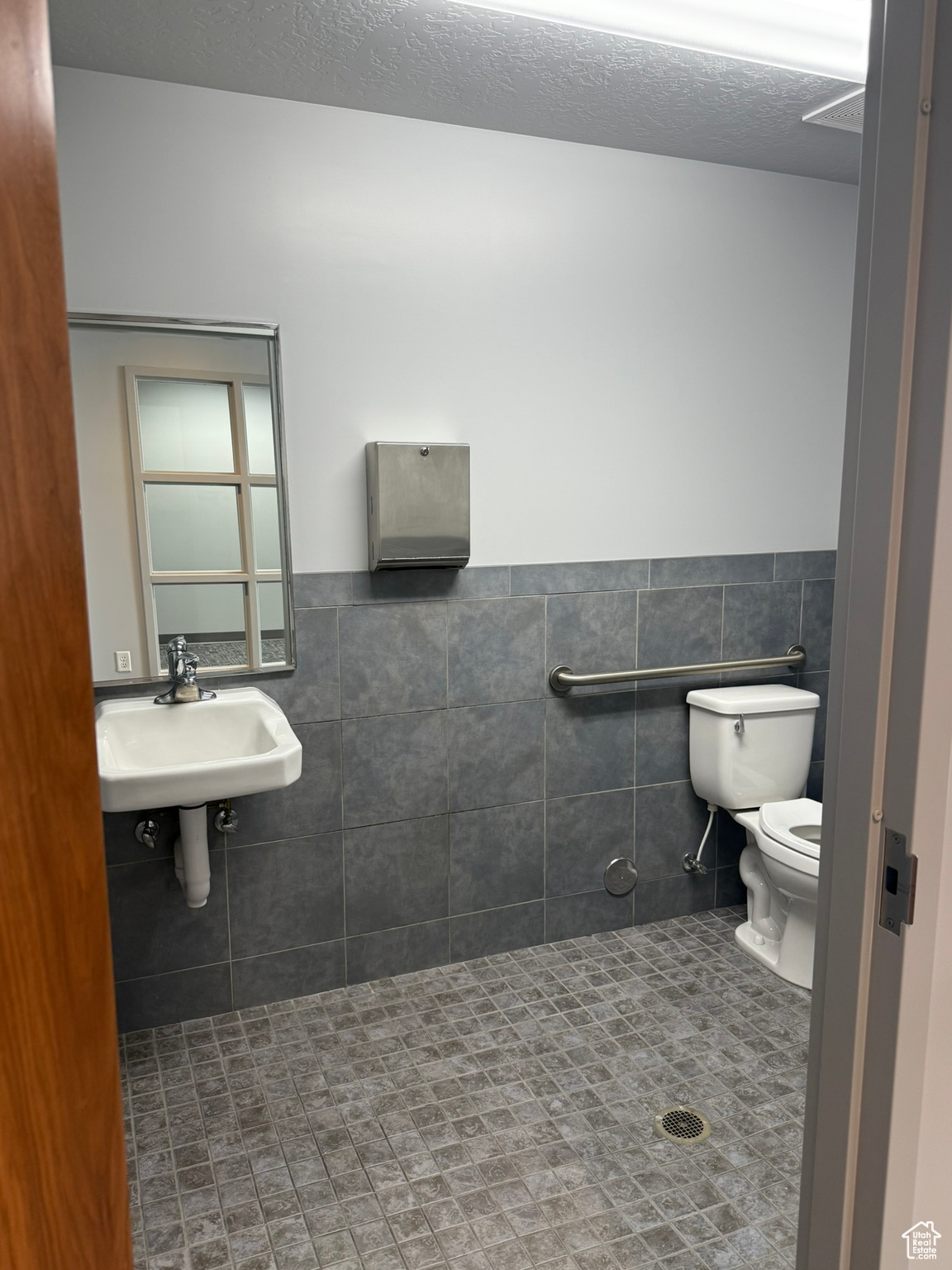 AF9 CONDO - Commercial Lease