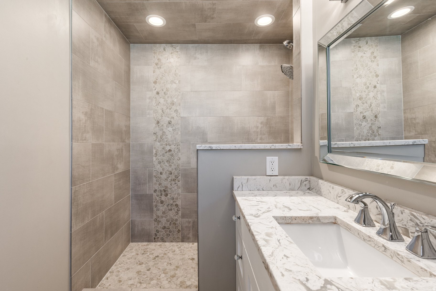 QUAIL HOLLOW #7 - Residential