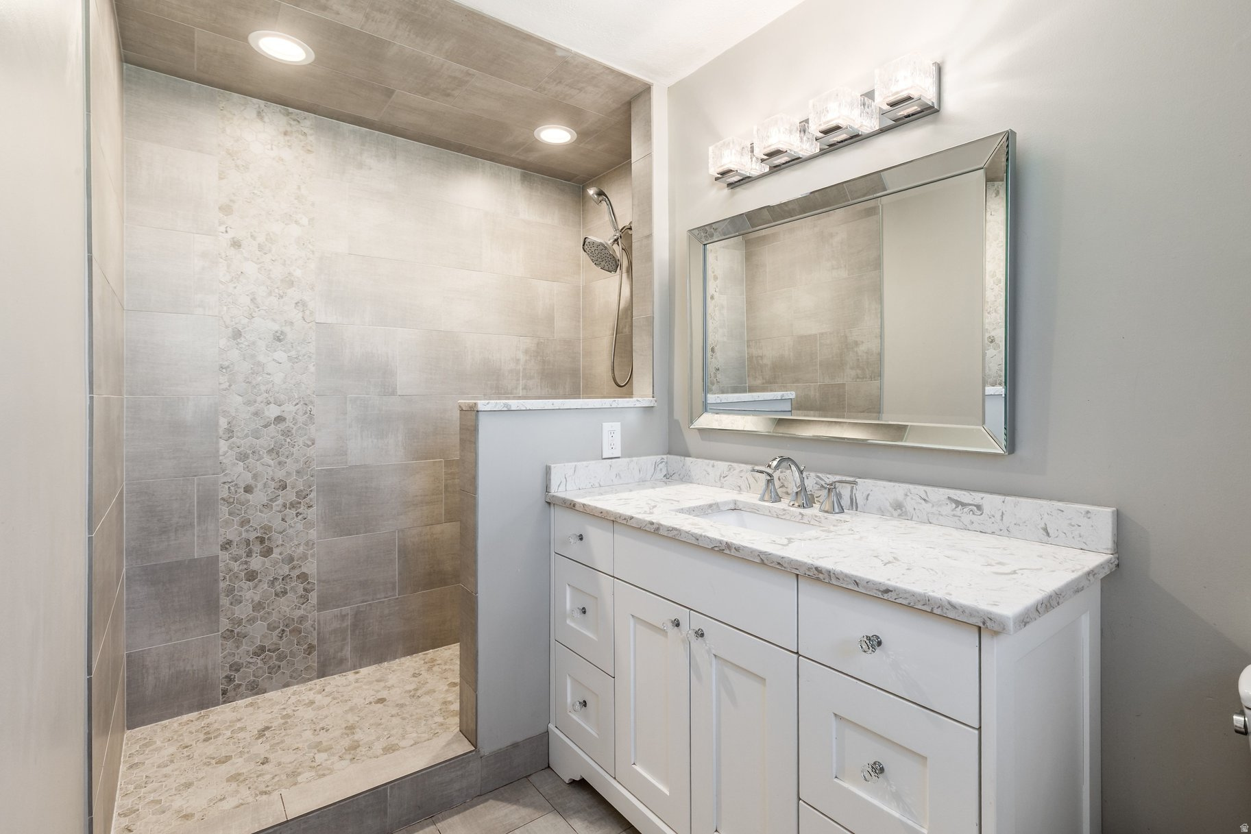 QUAIL HOLLOW #7 - Residential