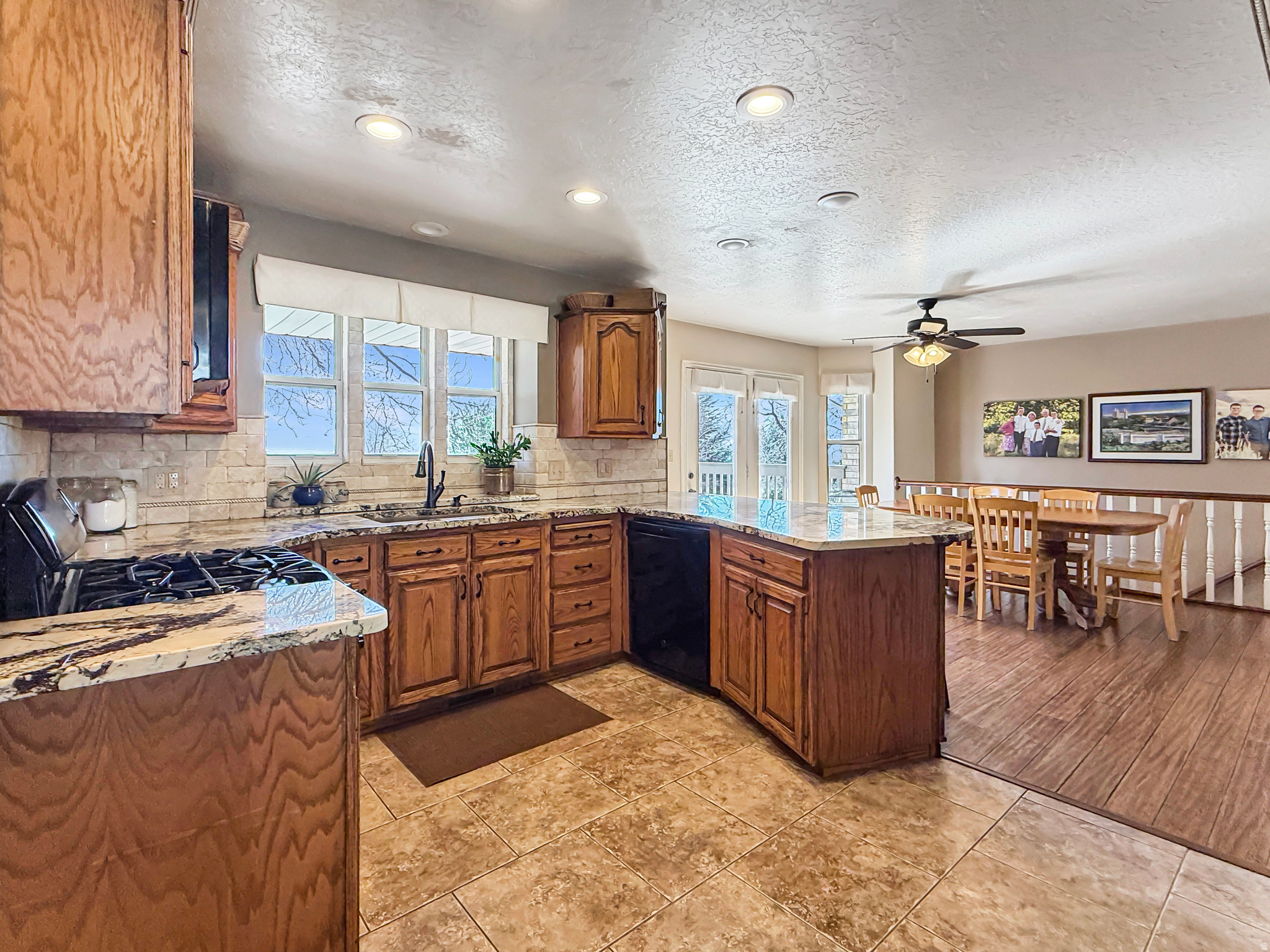 NORTH OAKS COVE - Residential