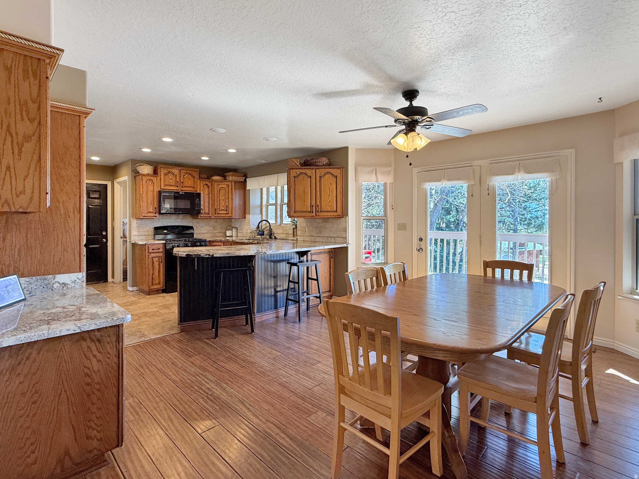 NORTH OAKS COVE - Residential