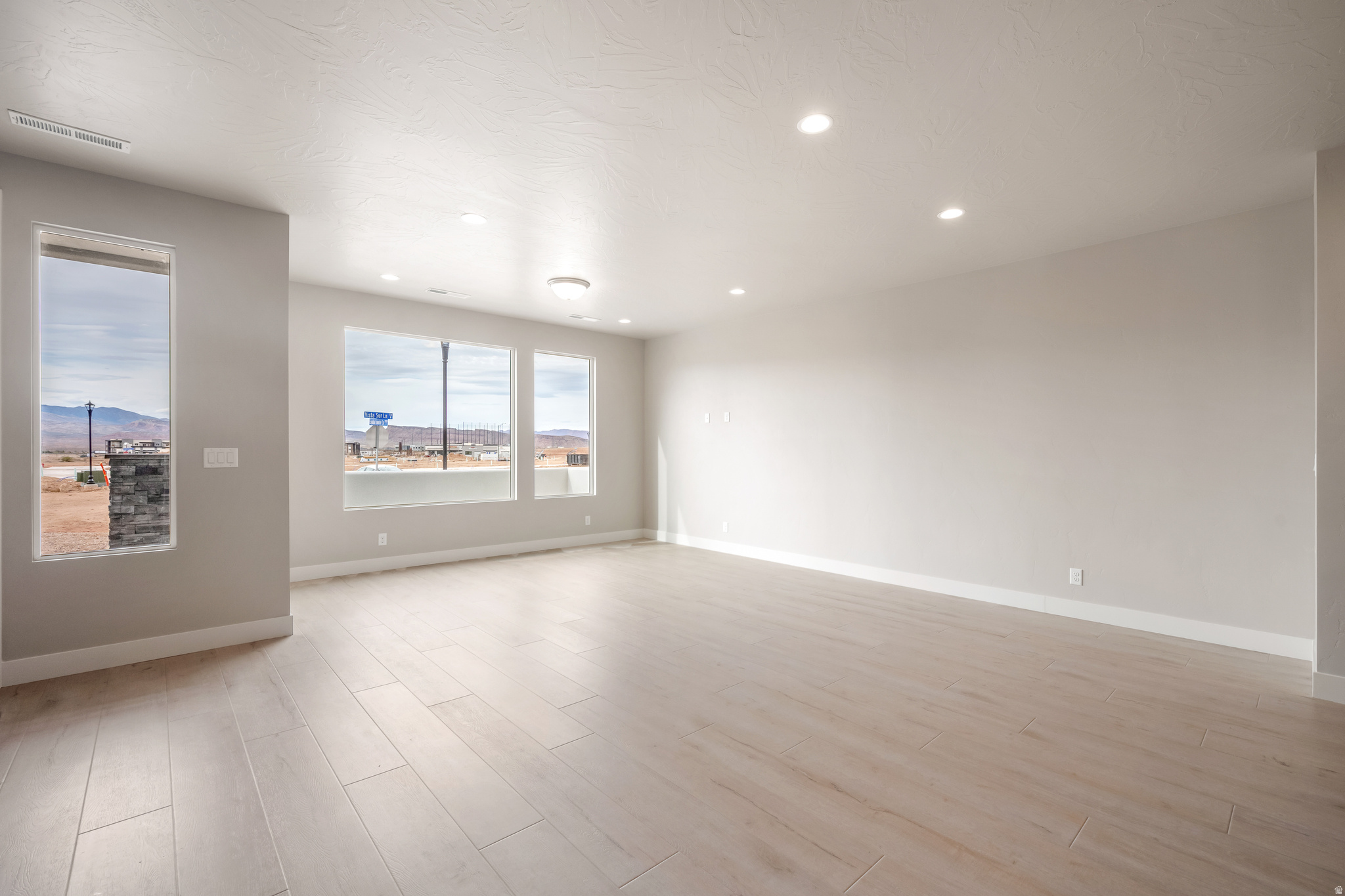 ATKINVILLE TOWNHOMES AT DESERT COLOR - Residential