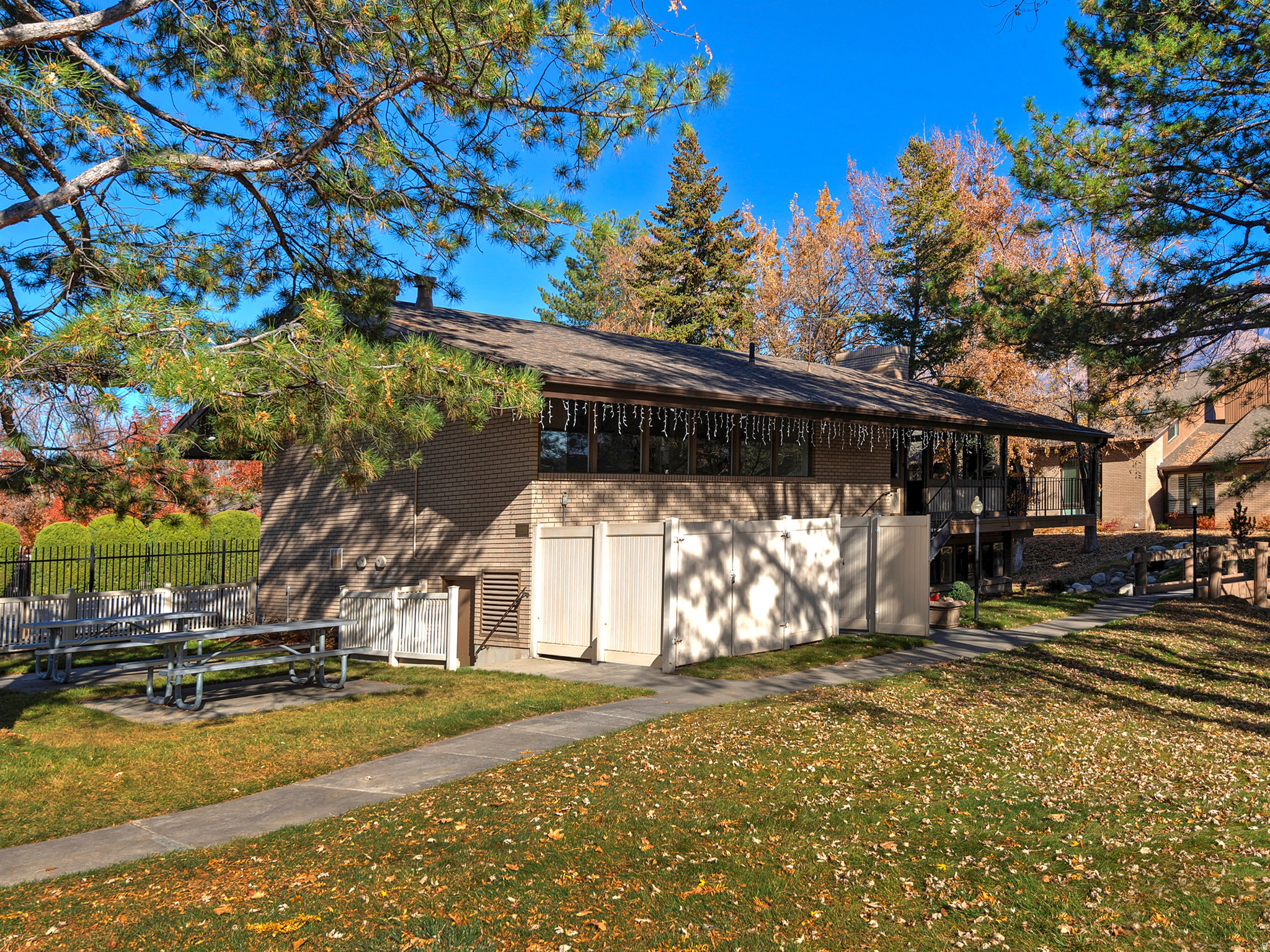 BROOKSTONE - Residential