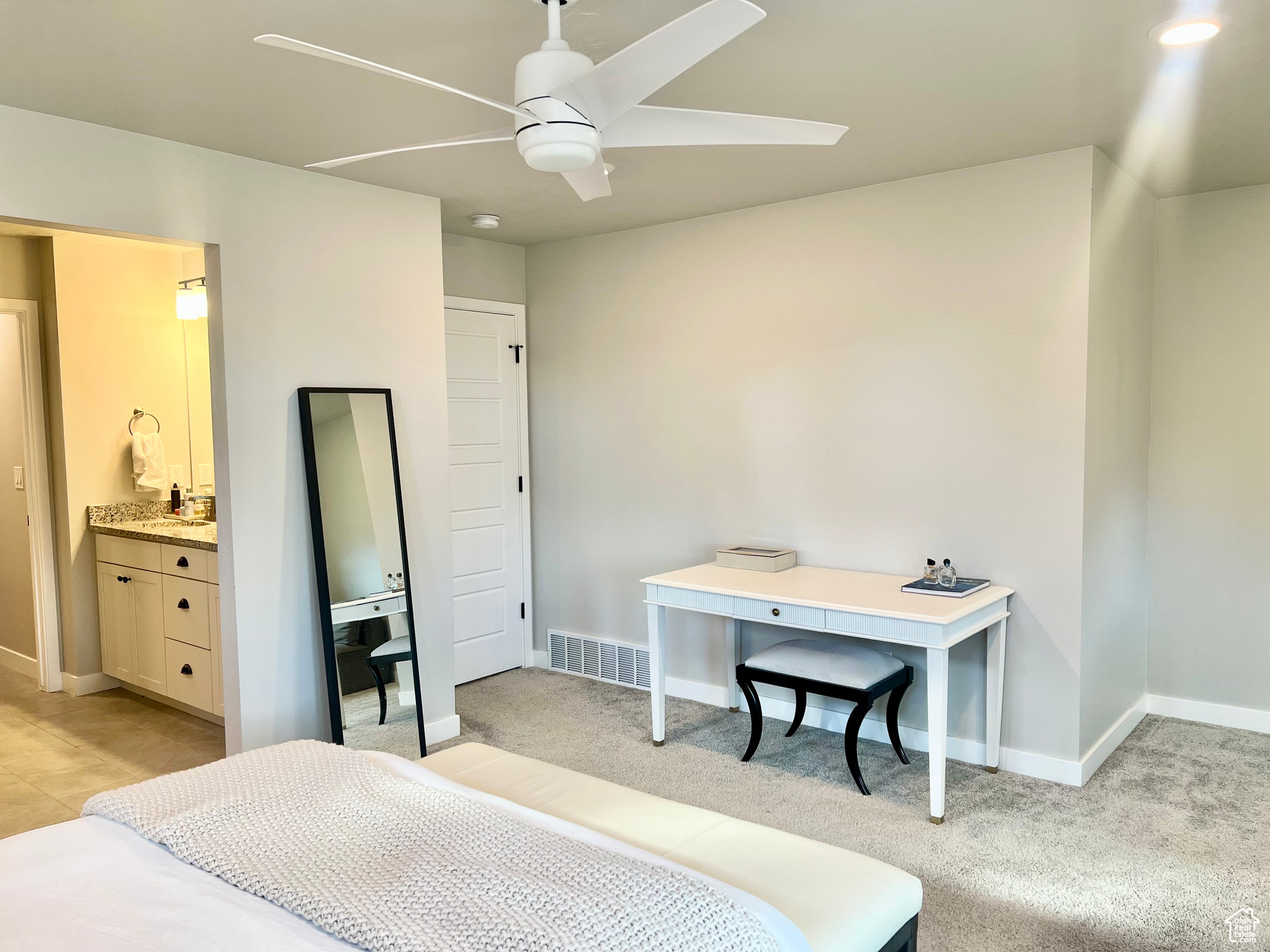 Saratoga Springs, Utah 84045, United States, 3 Bedrooms Bedrooms, ,2 BathroomsBathrooms,Residential,Pending,27417