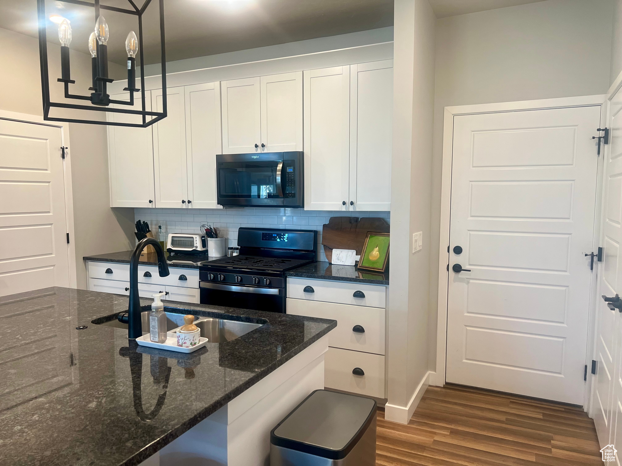 Saratoga Springs, Utah 84045, United States, 3 Bedrooms Bedrooms, ,2 BathroomsBathrooms,Residential,Pending,27417