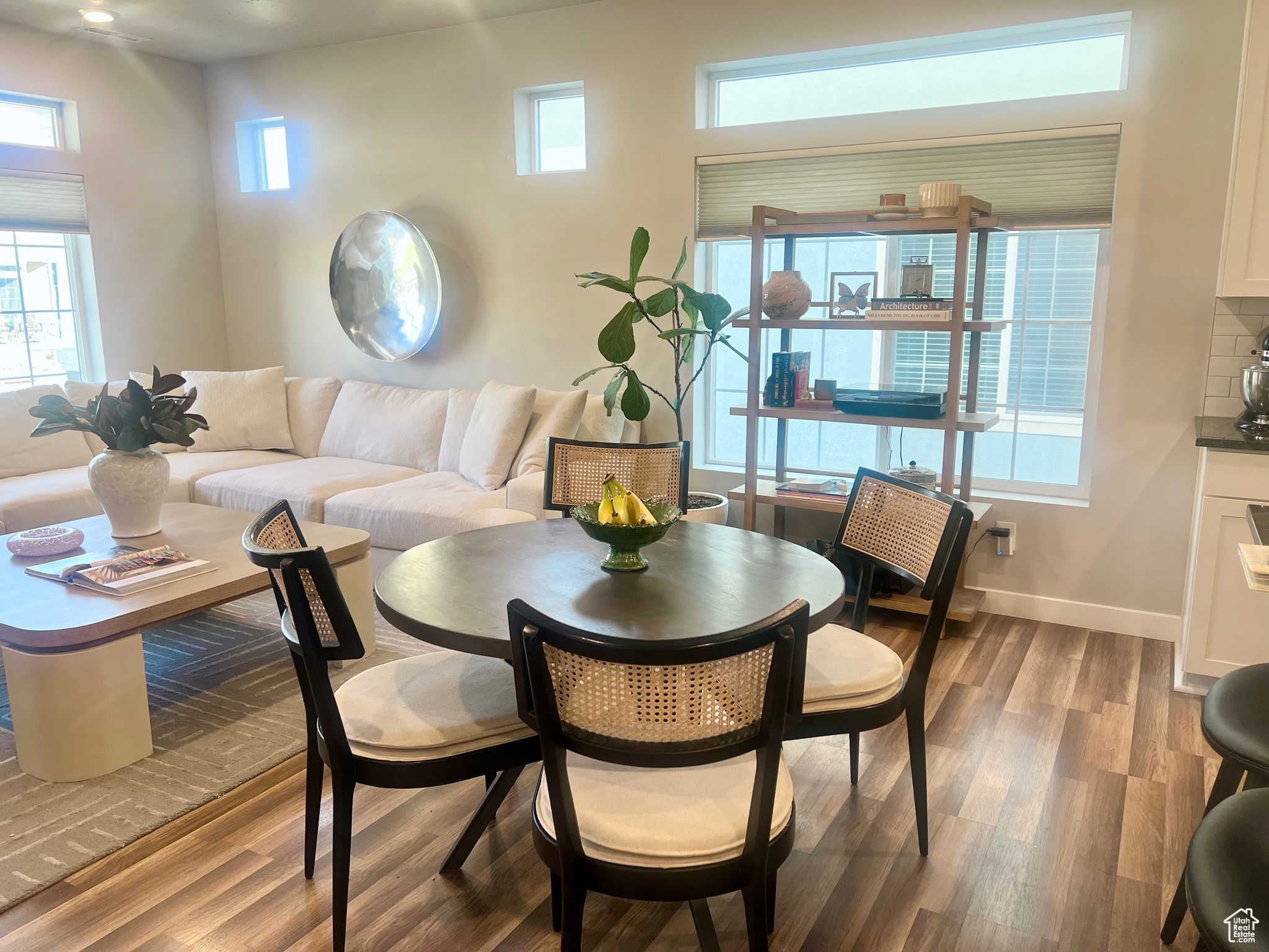 Saratoga Springs, Utah 84045, United States, 3 Bedrooms Bedrooms, ,2 BathroomsBathrooms,Residential,Pending,27417