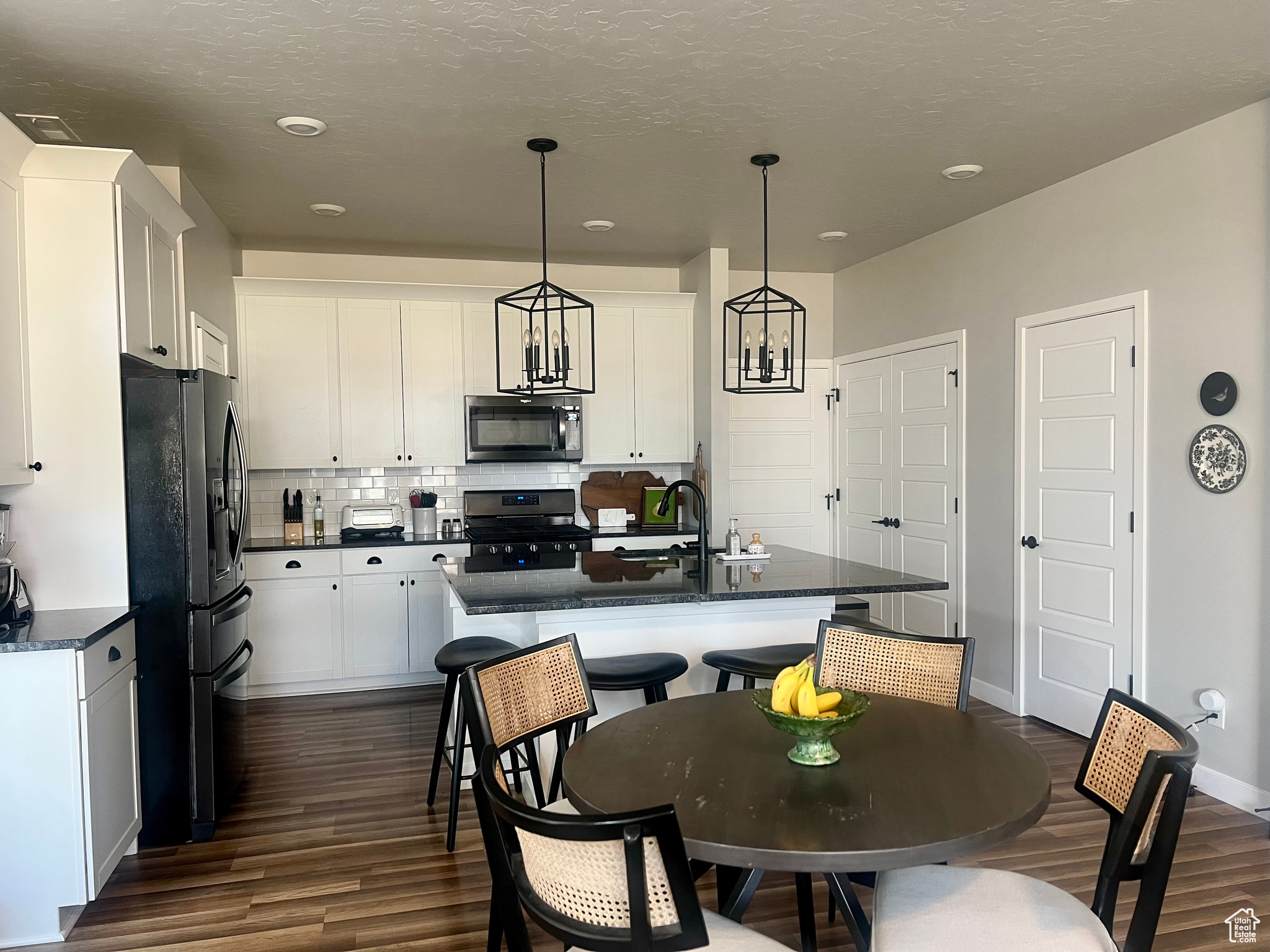 Saratoga Springs, Utah 84045, United States, 3 Bedrooms Bedrooms, ,2 BathroomsBathrooms,Residential,Pending,27417