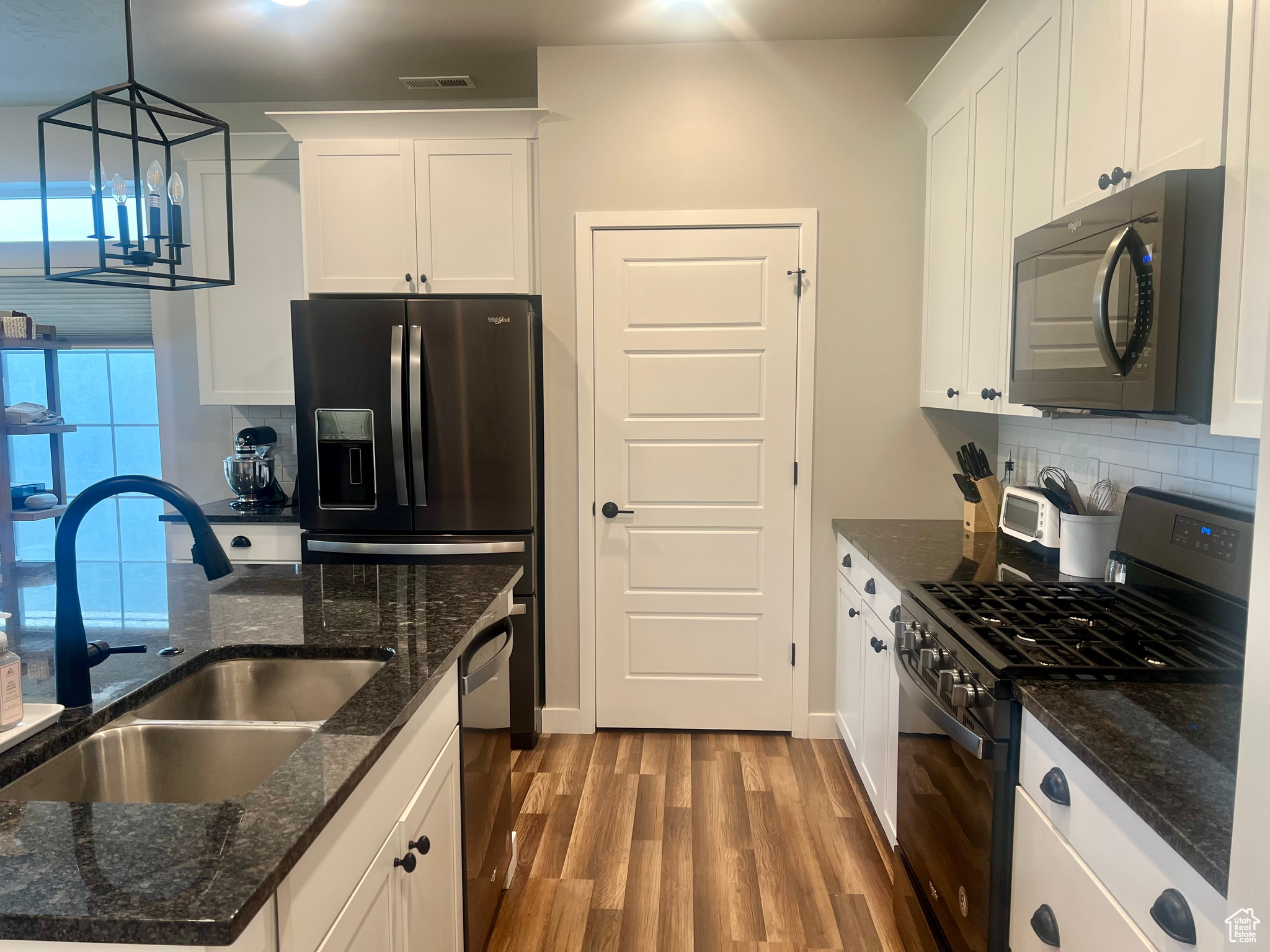 Saratoga Springs, Utah 84045, United States, 3 Bedrooms Bedrooms, ,2 BathroomsBathrooms,Residential,Pending,27417