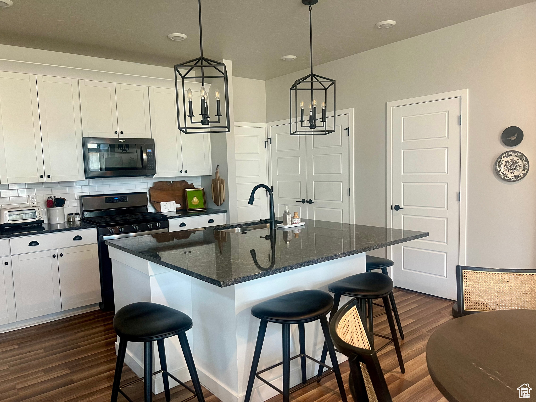 Saratoga Springs, Utah 84045, United States, 3 Bedrooms Bedrooms, ,2 BathroomsBathrooms,Residential,Pending,27417