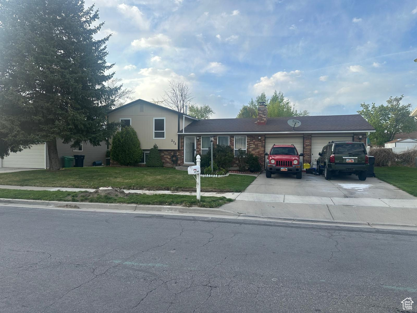 Square footage figures are provided as a courtesy estimate only and were obtained from County records .  Buyer is advised to obtain an independent measurement.