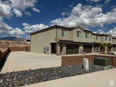 Photo of 1301 E VISTA ROJA PL, Washington, UT 84780 (MLS # 2114734)