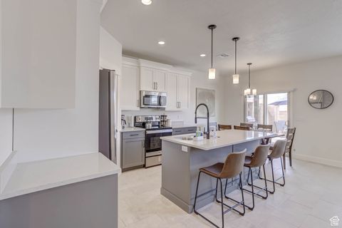 Tiny photo for 1301 E VISTA ROJA PL, Washington, UT 84780 (MLS # 2114734)