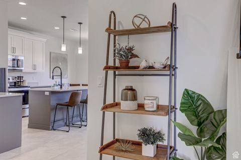 Tiny photo for 1301 E VISTA ROJA PL, Washington, UT 84780 (MLS # 2114734)