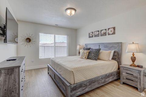 Tiny photo for 1301 E VISTA ROJA PL, Washington, UT 84780 (MLS # 2114734)