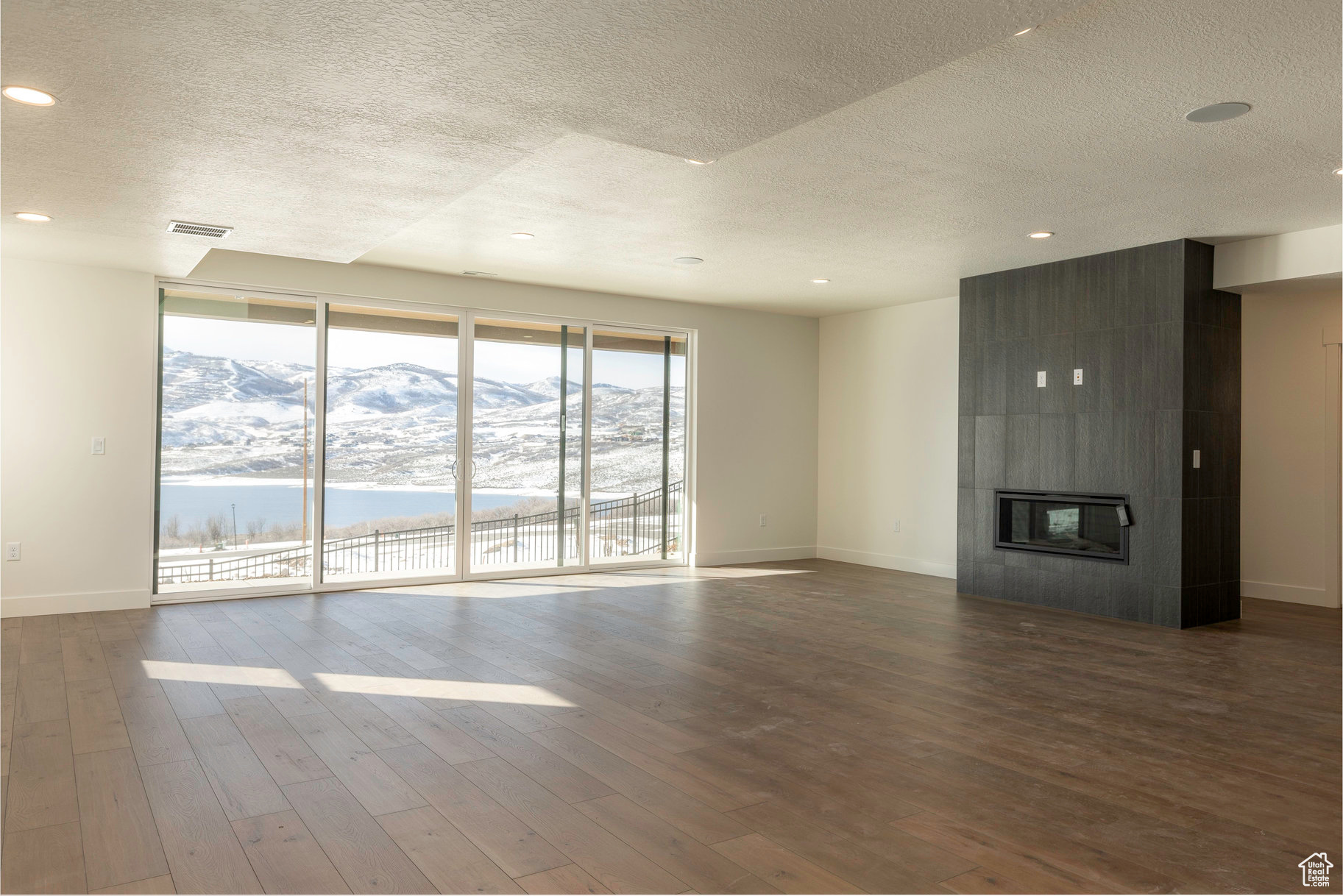 LAKE VIEW ESTATES - Residential