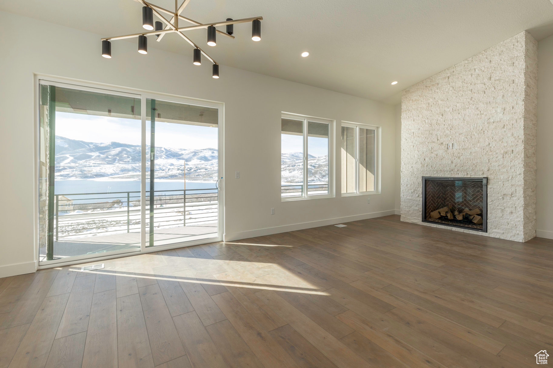 LAKE VIEW ESTATES - Residential