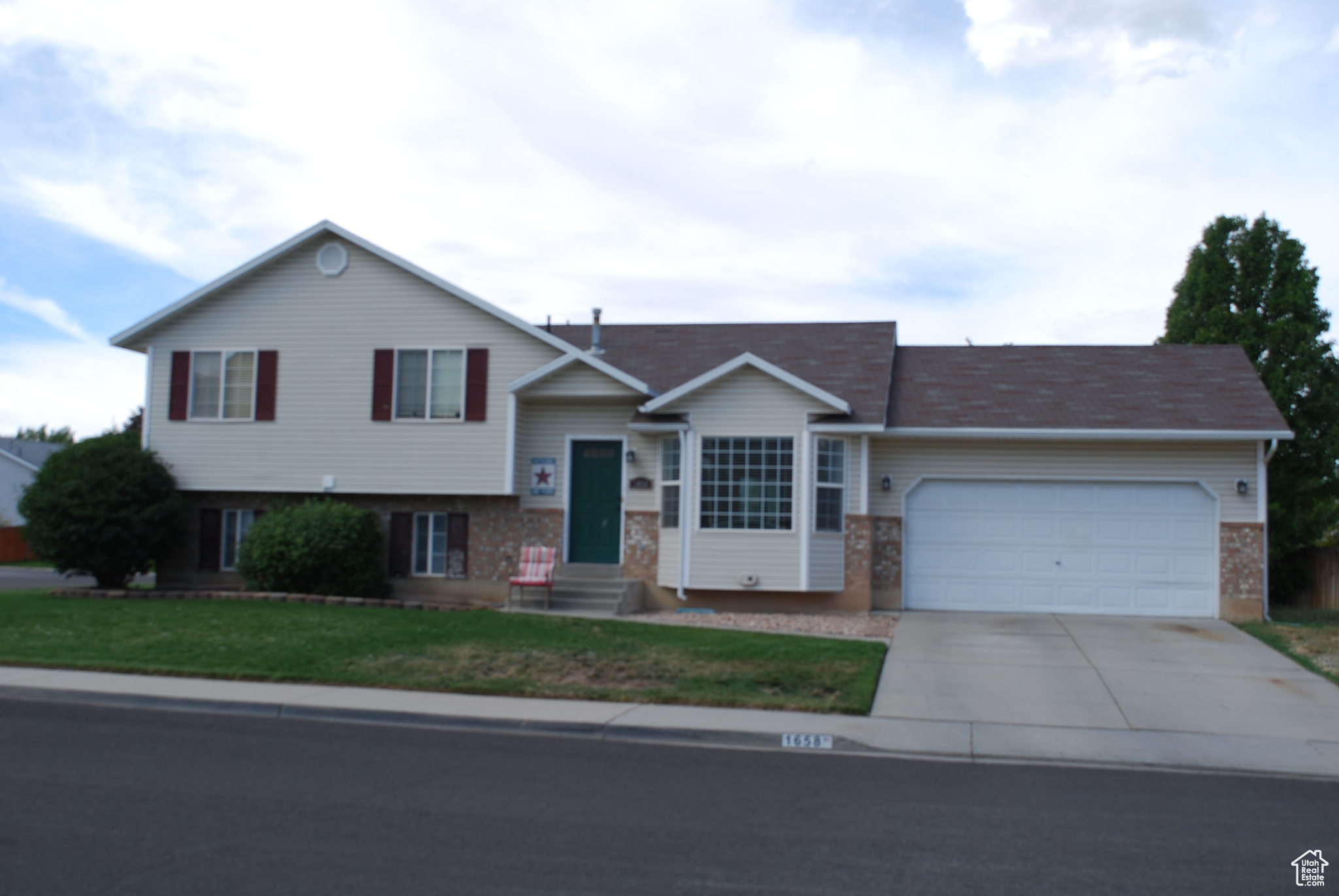 Seller is willing to give $5,000 allowance for updating or flooring allowance. Great home in wonderful neighborhood! Open floor plan with large living room and family room. New air conditioner and water heater within the past year. Newer high efficiency furnace. Den could be bedroom but is missing a closet. Large stamped concrete patio.