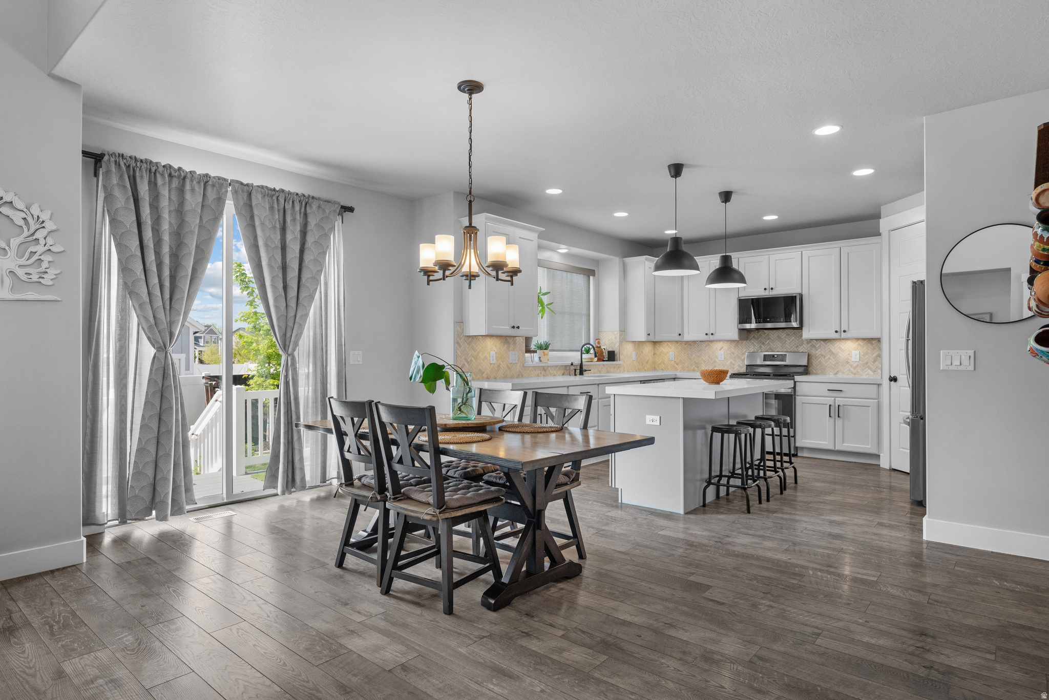 BROADVIEW SHORES - Residential