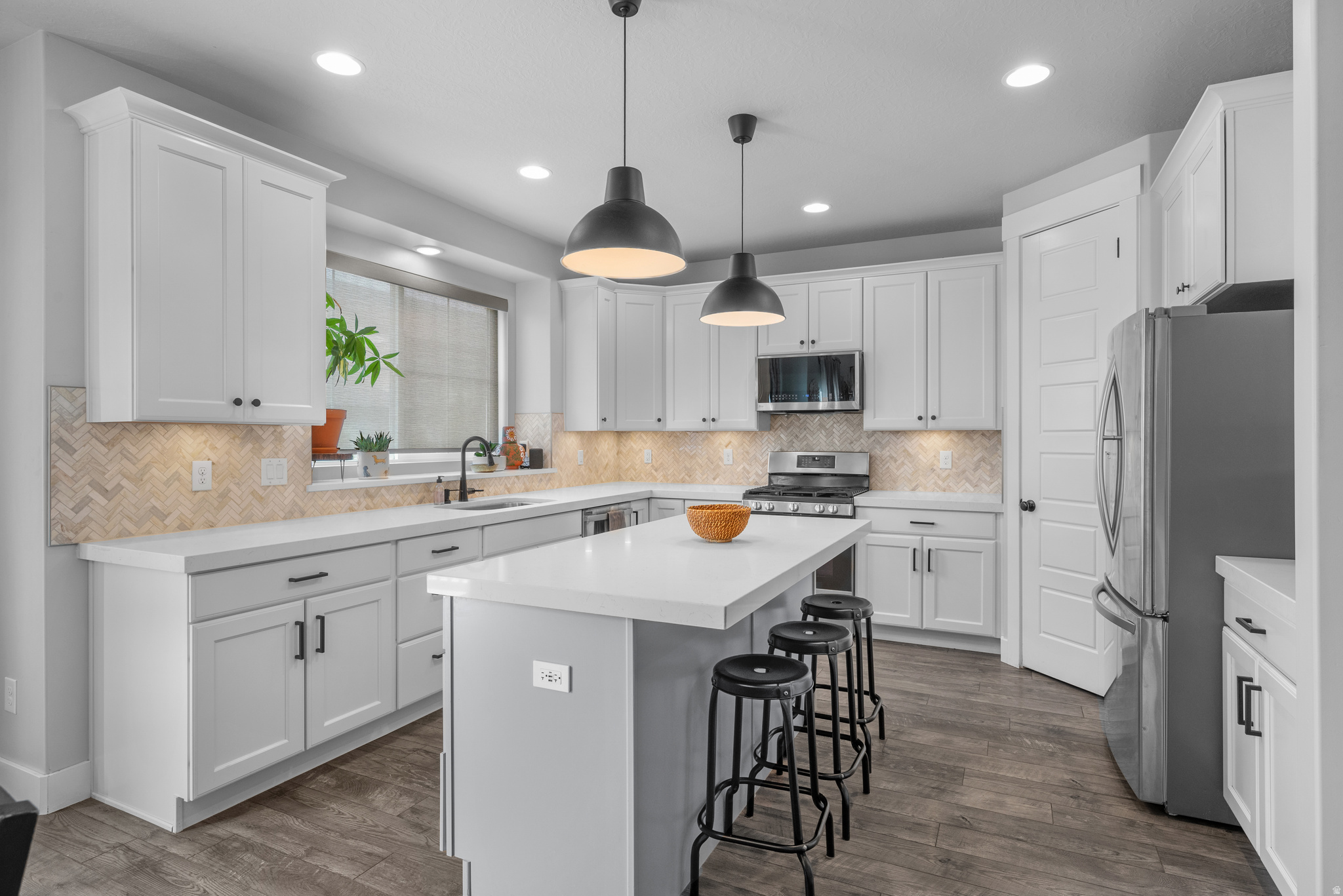 BROADVIEW SHORES - Residential