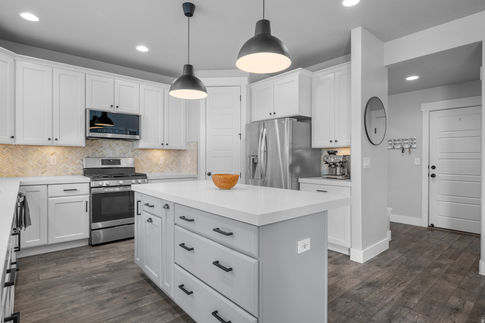 BROADVIEW SHORES - Residential